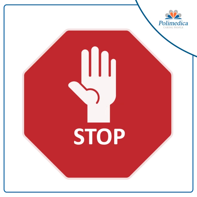 Foto, con logo di Polimedica Melfi, di un divieto di Stop. Immagine di accompagnamento all'articolo Emergenza covid-19: stop attività ambulatoriali.