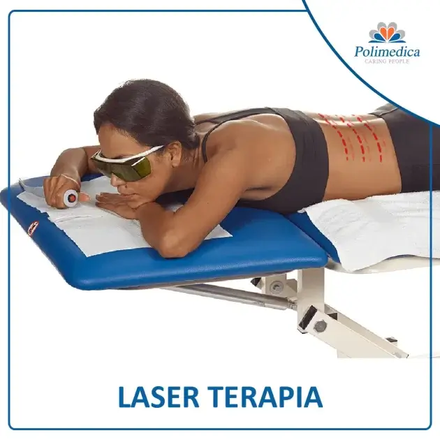 Foto, con logo di Polimedica Melfi, di una donna durante una seduta di laser terapia. Immagine utilizzata per la pagina Laser terapia.
