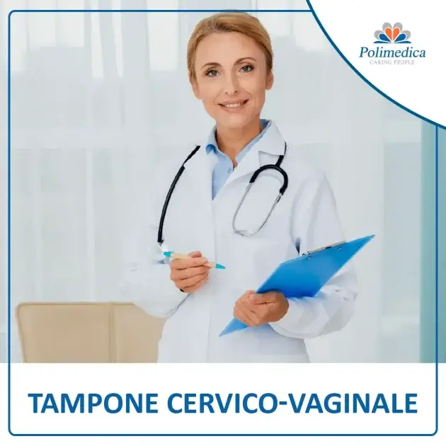 Foto, con logo di Polimedica Melfi, di una ginecologa in piedi con una cartellina ed una penna in mano. Immagine utilizzata per la pagina Tampone cervico-vaginale.