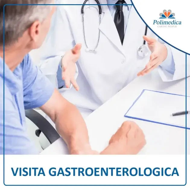 Foto, con logo di Polimedica Melfi, di un medico che parla ad un paziente seduto alla scrivania. Immagine utilizzata per la pagina Visita gastroenterologica.