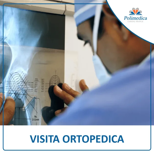 Foto, con logo di Polimedica Melfi, di un medico che osserva una radiografia. Immagine utilizzata per la pagina Visita ortopedica.
