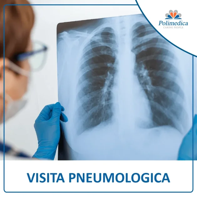 Foto, con logo di Polimedica Melfi, di un medico che esamina una radiografia ai polmoni. Immagine utilizzata per la pagina Visita pneumologica.